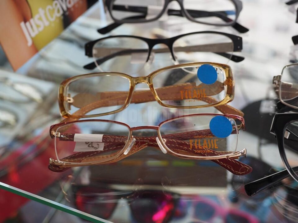 Reduceri de 50% la rame, consultații gratuite și ochelari de calitate, la Eye's Optic Suceava