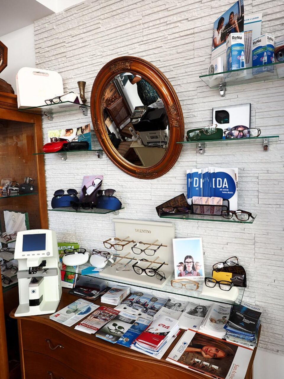 Reduceri de 50% la rame, consultații gratuite și ochelari de calitate, la Eye's Optic Suceava