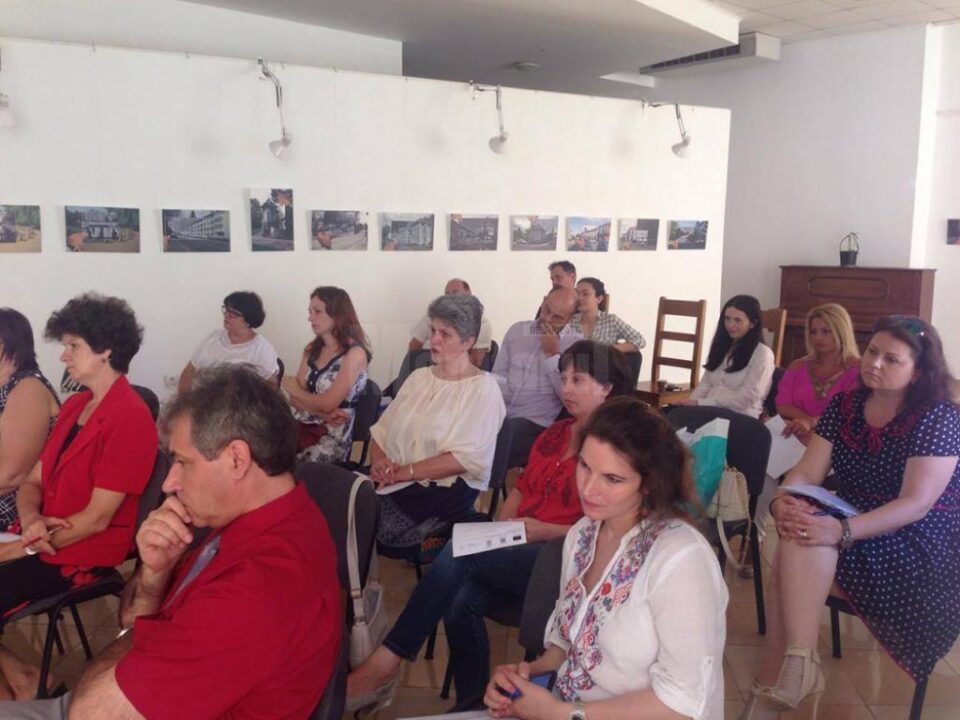 Prima sesiune de formare pentru autoritățile publice locale în cadrul proiectului „Integrarea străinilor cu ședere legală în societatea românească – o provocare comună” Prima sesiune de formare pentru autoritățile publice locale în cadrul proiectului „Integrarea străinilor cu ședere legală în societatea românească – o provocare comună”