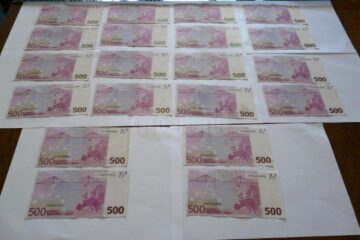 50.000 de euro, posibil falși, confiscați de la un bărbat, în centrul Sucevei