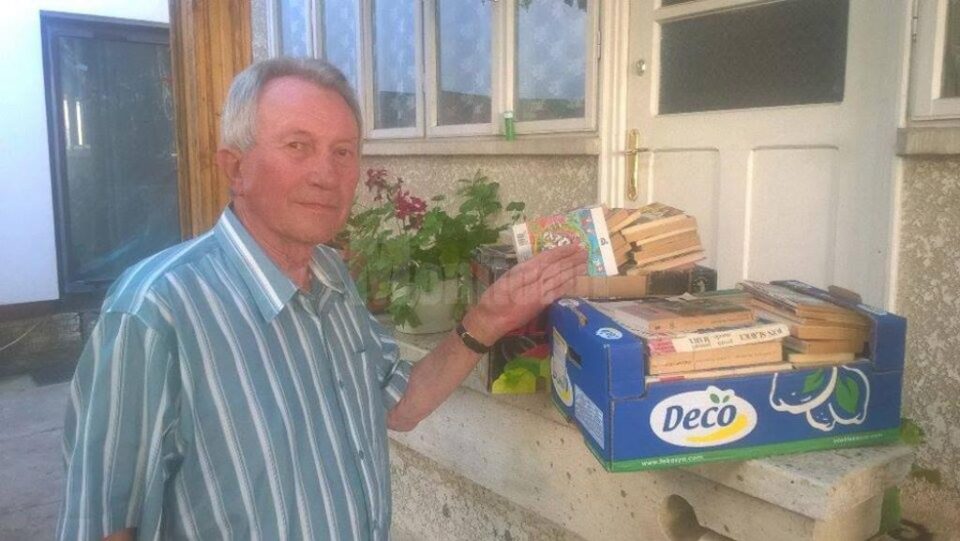Corneliu Duceac, fost director al Liceului Economic și al Liceului Industrial Nr. 4 din Suceava, a contribuit cu peste 100 de titluri