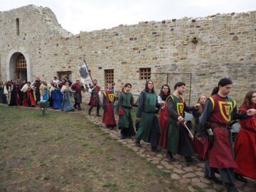 Cel mai de seamă festival medieval din România, deschis oficial, cu binecuvântarea lui Ștefan cel Mare