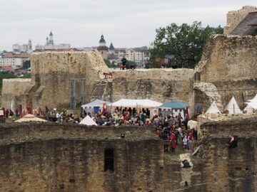 Cel mai de seamă festival medieval din România, deschis oficial, cu binecuvântarea lui Ștefan cel Mare