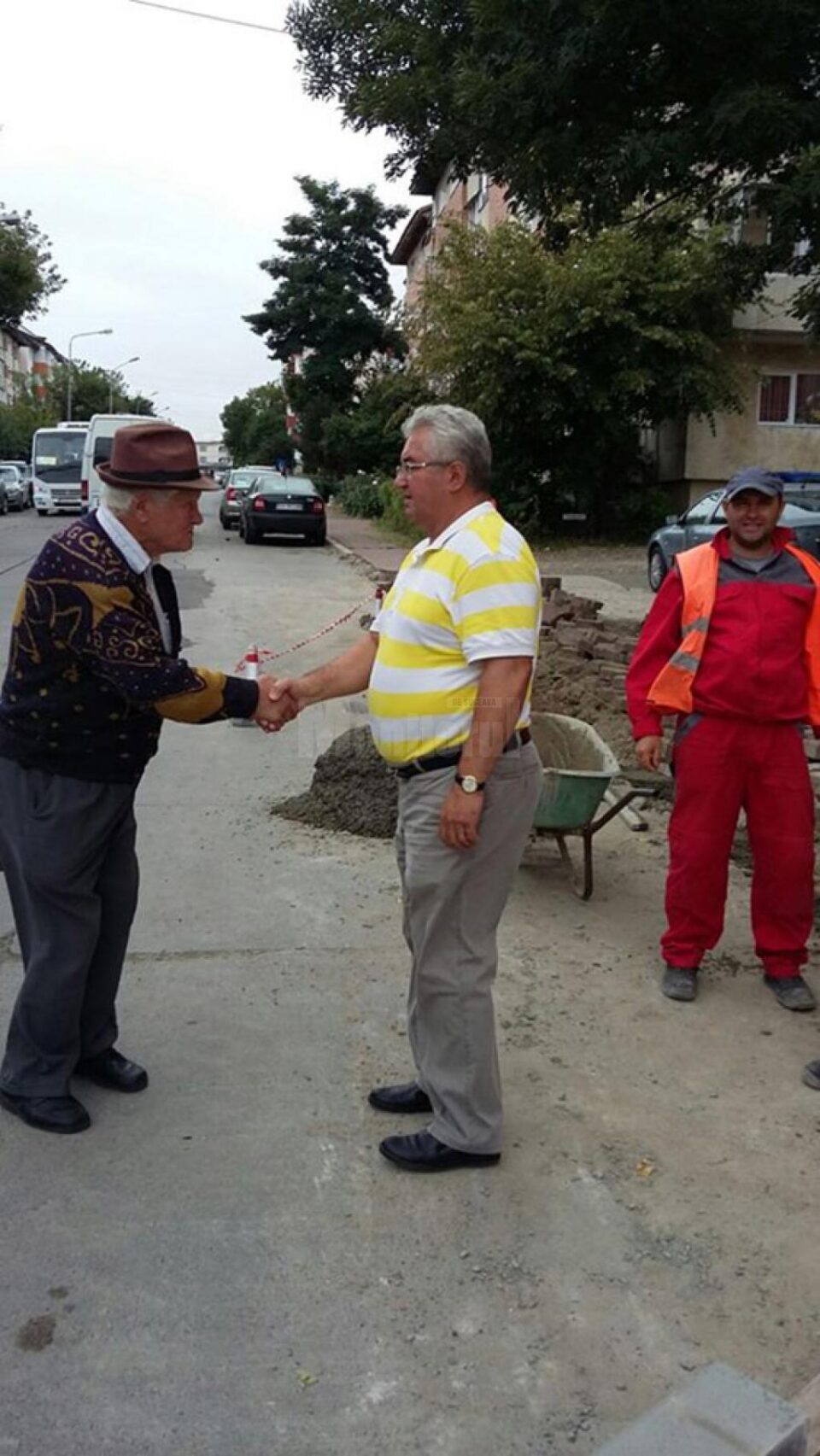 Primarul Ion Lungu a făcut un tur al lucrărilor de reparații și investiții, stabilind deschiderea de noi șantiere și zorind constructorii să termine cele începute