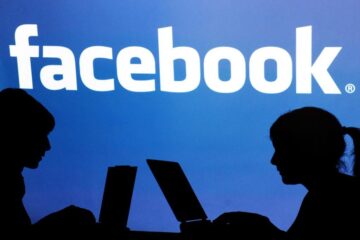 Love story cu final erotic pe Facebook