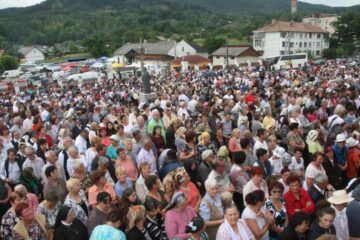 Peste 12.000 de credincioși ascultă cuvântul de învățătură al Patriarhului latin al Ierusalimului