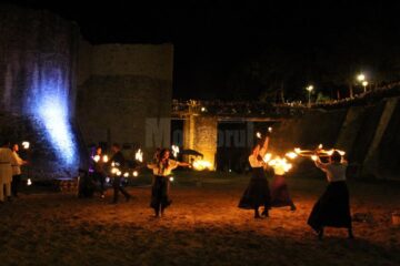 Turnir medieval și spectacole cu flăcări, în șanțul de apărare al Cetății Suceava