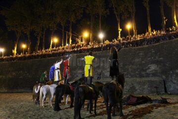 Turnir medieval și spectacole cu flăcări, în șanțul de apărare al Cetății Suceava