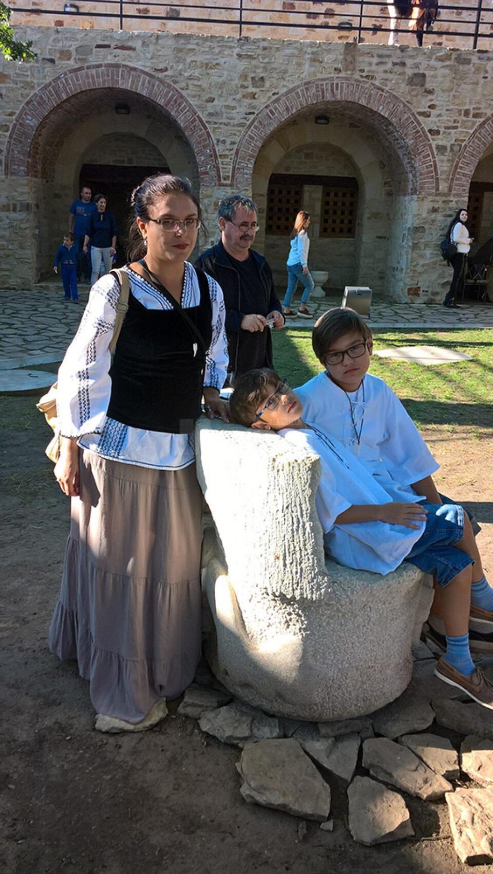 Moment de reculegere și rugăciune pentru Regina Ana, ținut de cavalerii Festivalului Medieval din Cetatea de Scaun a Sucevei