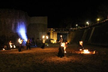 Turnir medieval și spectacole cu flăcări, în șanțul de apărare al Cetății Suceava