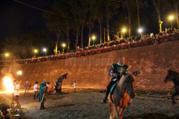 Turnir medieval și spectacole cu flăcări, în șanțul de apărare al Cetății Suceava