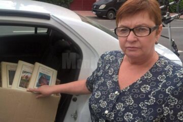 Mariana Devencea, o pensionară din cartierul sucevean Burdujeni, a donat aproape 50 de titluri în cadrul acțiunii „O carte pentru românii din Transnistria”
