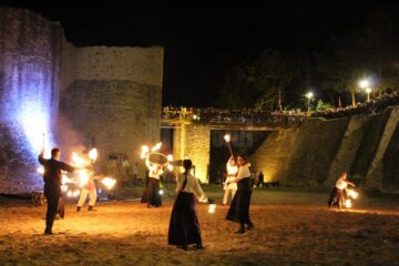 Turnir medieval și spectacole cu flăcări, în șanțul de apărare al Cetății Suceava