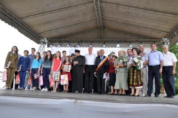 Comuna Adâncata și-a sărbătorit elevii premianți și cuplurile de aur