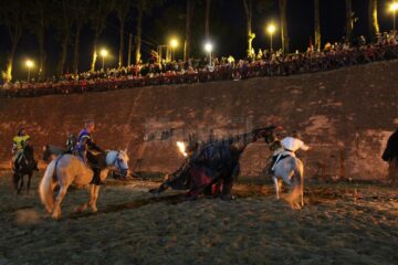 Turnir medieval și spectacole cu flăcări, în șanțul de apărare al Cetății Suceava
