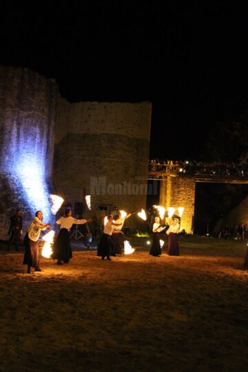 Turnir medieval și spectacole cu flăcări, în șanțul de apărare al Cetății Suceava