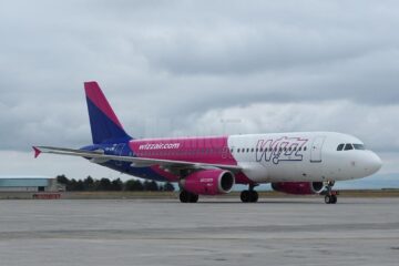 Pasagerii primei curse aeriene Londra (Luton) - Suceava, din data de 19 august a.c., vor fi primiți pe Aeroportul ”Ștefan cel Mare” într-un cadru festiv