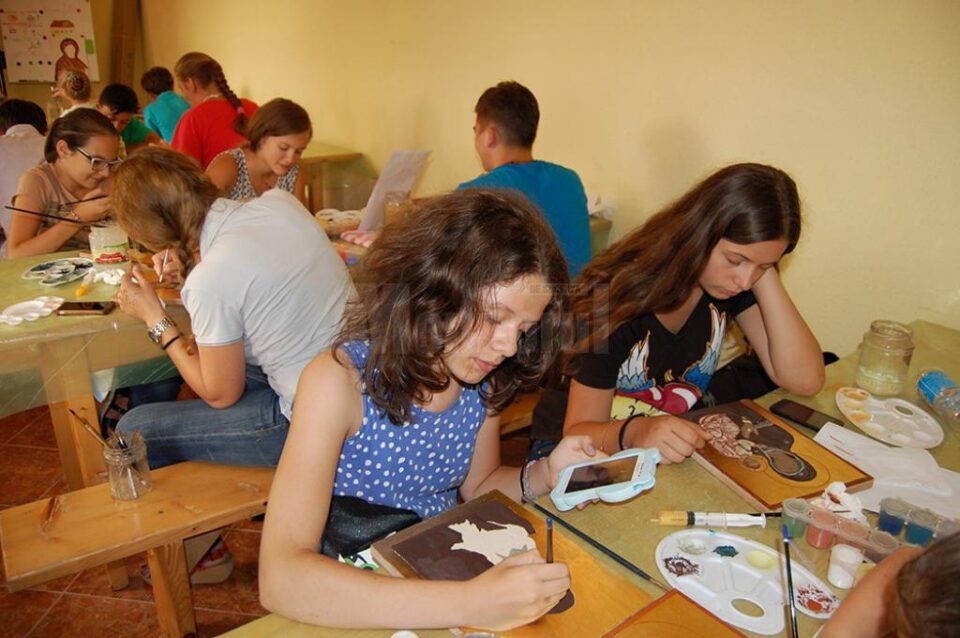 Elevii școlii de vară „Mâini dibace, minți agere” și-au expus creațiile