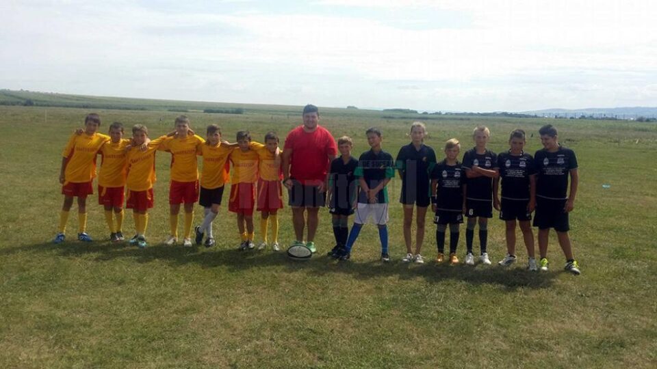 Copiii din județ au jucat rugby în 7 la festivalul de la Plopeni