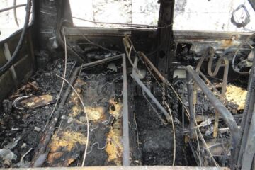 Autoturismul marca Dacia Pick-Up a fost distrus de flăcări, în proporție de 50 la sută