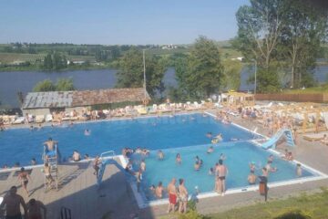 Piscinele din Complexul de Agrement „Nada Florilor” de la Fălticeni