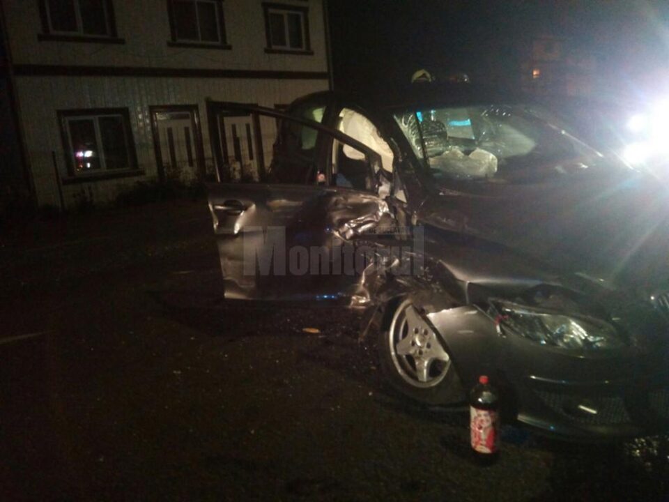 Autoturismul Seat a pătruns pe contrasens și a intrat în coliziune cu un VW și o autoutilitară Iveco Autoturismul Seat a pătruns pe contrasens și a intrat în coliziune cu un VW și o autoutilitară Iveco