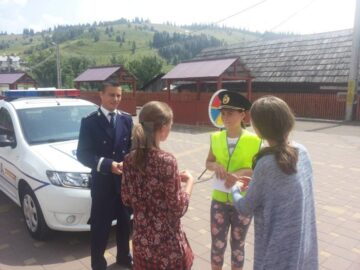 Tabere și școli de vară tematice organizate de polițiști în colaborare cu un partener englez