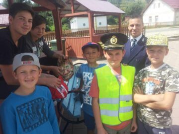 Tabere și școli de vară tematice organizate de polițiști în colaborare cu un partener englez