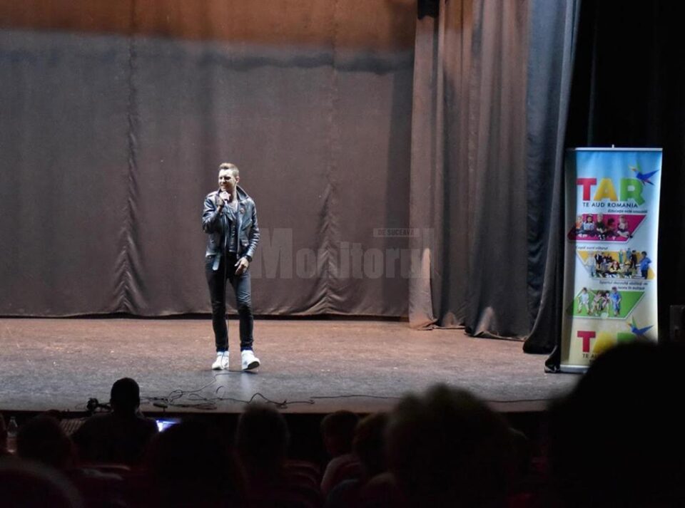 Performerii și olimpicii humoreni, premiați într-un cadru festiv, la Casa de Cultură