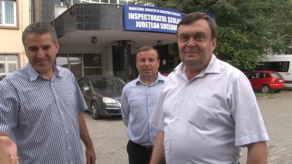 Primarii din Siret, Moldovița și Liteni au venit la IȘJ pentru a se asigura că în fruntea școlilor lor nu vin oameni nepotriviți Primarii din Siret, Moldovița și Liteni au venit la IȘJ pentru a se asigura că în fruntea școlilor lor nu vin oameni nepotriviți