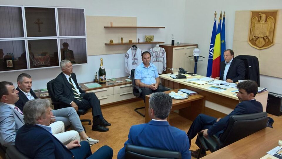 Delegația de investitori din regiunea italiană Friuli Venezia Giulia s-a întâlnit luni, 22 august, cu președintele Consiliului Județean Suceava, Gheorghe Flutur Delegația de investitori din regiunea italiană Friuli Venezia Giulia s-a întâlnit luni, 22 august, cu președintele Consiliului Județean Suceava, Gheorghe Flutur