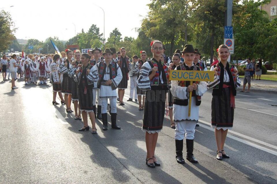 Ansamblul „Plaiurile Dornelor”, pe prima treaptă a podiumului la un festival internațional de folclor