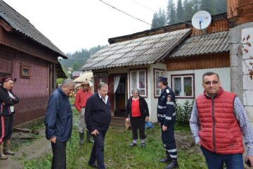 Președintele CJ, Gheorghe Flutur, și prefectul Constantintin Harasim au vizitat marți locurile calamitate din zona de munte