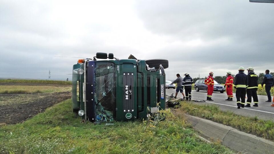 Tirul a fost avariat serios după ce s-a răsturnat