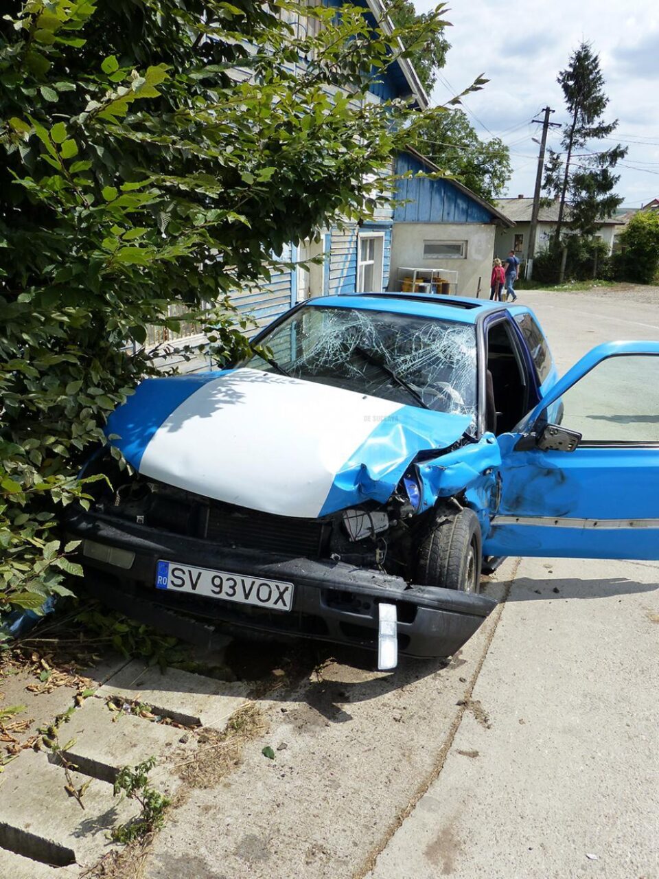 Șoferul autoturismului a vrut să depășească tirul prin partea dreaptă și a intrat în coliziune cu acesta