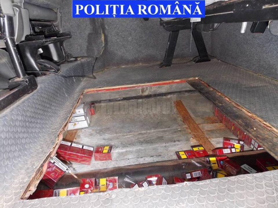 Mașina modificată pentru a transporta țigări de contrabandă