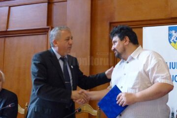 Emil Ursu a primit din partea prefectului „Diploma de excelență” pentru întreaga sa activitate
