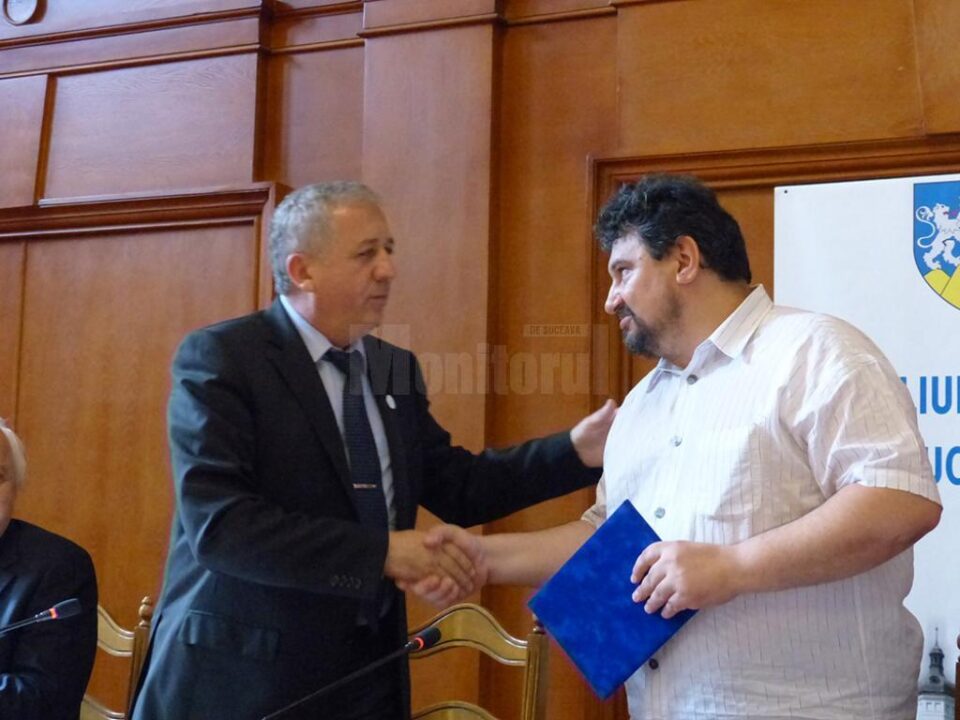 Emil Ursu a primit din partea prefectului „Diploma de excelență” pentru întreaga sa activitate