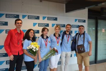 Lotul României alături de coordonatorii Cornelia și Dorin Fiscutean