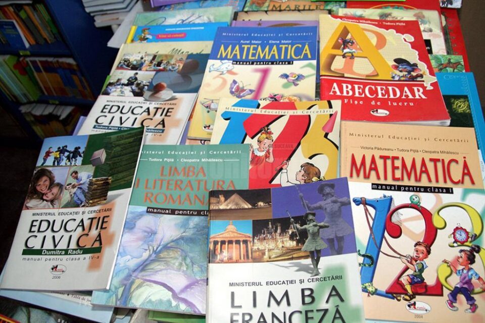 Ministerul Educației a alocat bani pentru manualele elevilor suceveni din clasele a XI-a și a XII-a