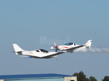 Lupinguri, picaje și viraje impresionante, balansuri amețitoare ale aparatelor de zbor, într-un show aviatic spectaculos