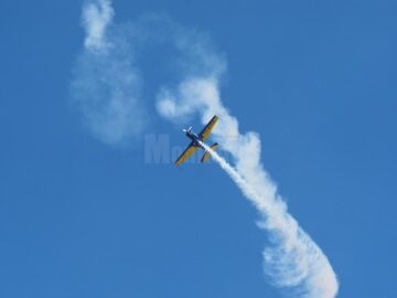 Lupinguri, picaje și viraje impresionante, balansuri amețitoare ale aparatelor de zbor, într-un show aviatic spectaculos