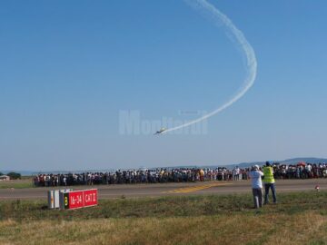 Lupinguri, picaje și viraje impresionante, balansuri amețitoare ale aparatelor de zbor, într-un show aviatic spectaculos