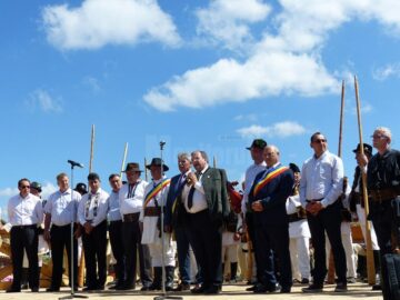 Președintele Consiliului Județean Suceava, Gheorghe Flutur, și primari din zona de munte au transmis salutul lor spectatorilor