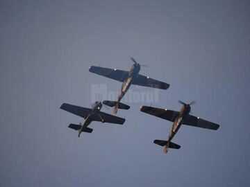 Lupinguri, picaje și viraje impresionante, balansuri amețitoare ale aparatelor de zbor, într-un show aviatic spectaculos