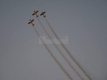 Lupinguri, picaje și viraje impresionante, balansuri amețitoare ale aparatelor de zbor, într-un show aviatic spectaculos
