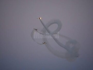Lupinguri, picaje și viraje impresionante, balansuri amețitoare ale aparatelor de zbor, într-un show aviatic spectaculos