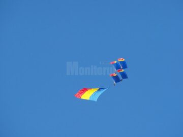 Spectacolul parașutiștilor
