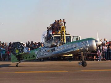 Lupinguri, picaje și viraje impresionante, balansuri amețitoare ale aparatelor de zbor, într-un show aviatic spectaculos