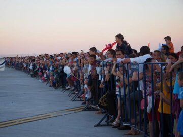 Lupinguri, picaje și viraje impresionante, balansuri amețitoare ale aparatelor de zbor, într-un show aviatic spectaculos